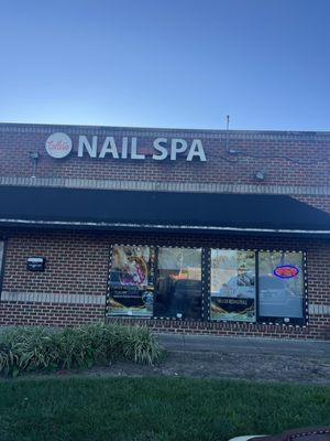 Galleria nails & Spa