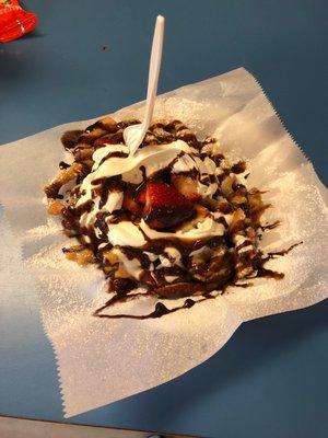 Funnel cake lo venden en frutería Tropicana