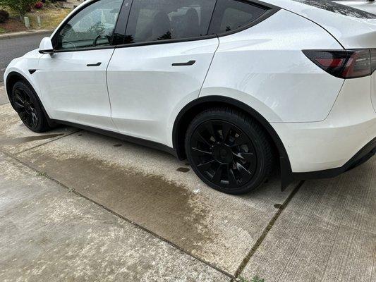 Tesla, Model Y, 20" All Weather Tires