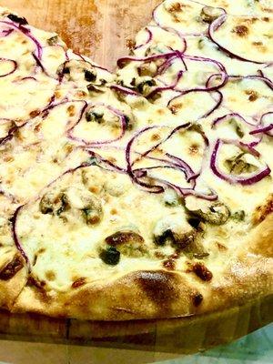 Wolfgang Puck white pizza Mushrooms, Red Onion  Freshly baked out of the oven