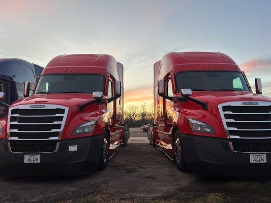 Freightliner Cascadias parked at Trucks For You terminal in Muskogee OK