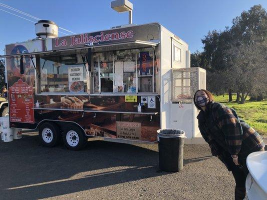 Food truck located in 76 gas station