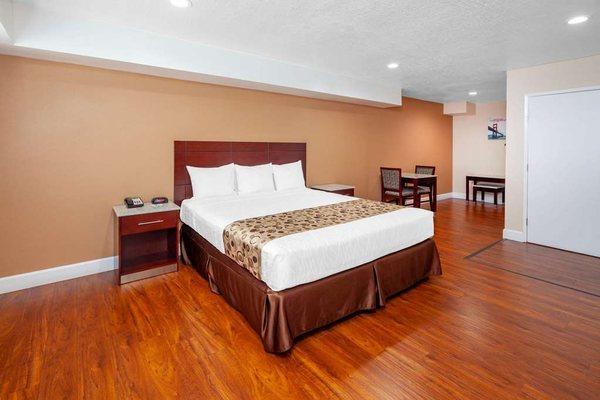 Travelodge By Wyndham Harbor City