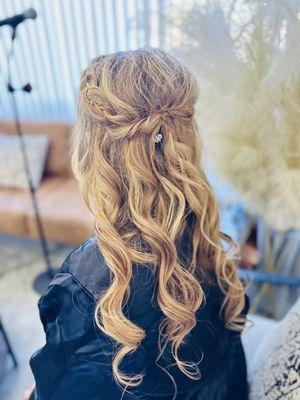 Exactly how I pictured my hair to be on my wedding day - Jane was so quick on putting extensions on my thin hair