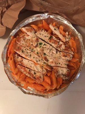 Penne in vodka sauce with grilled chicken.