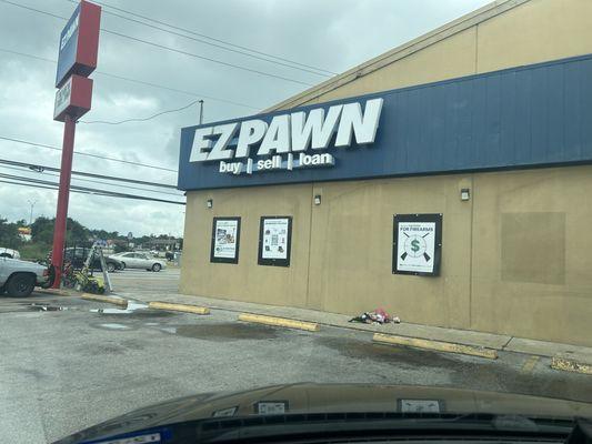 Outside view ez pawn on Cameron rd