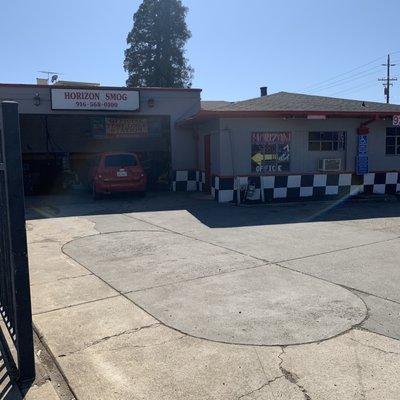 Sign and garage of Horizon Smog Check - a Star tester