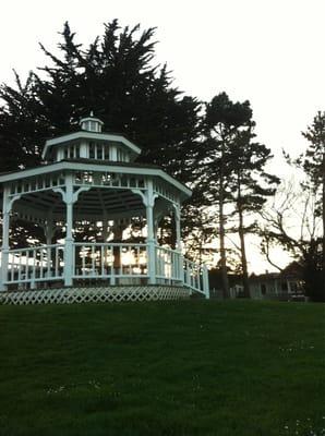 The gazebo near dusk