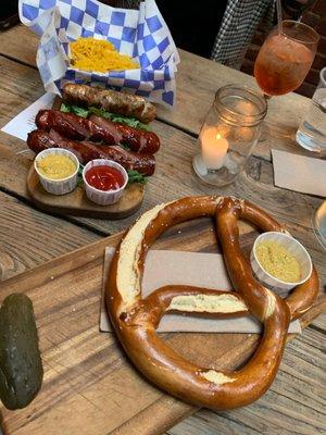 Sausage Platter w/ Kielbasa, Chicken Jalapeo Sausage, Hickory Smoked Grillowa & Munich Pretzel