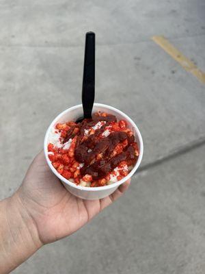 8oz Elote en vaso with hot cheetos