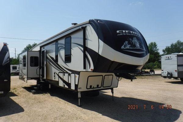 2017 FOREST RIVER SIERRA 372LOK FW