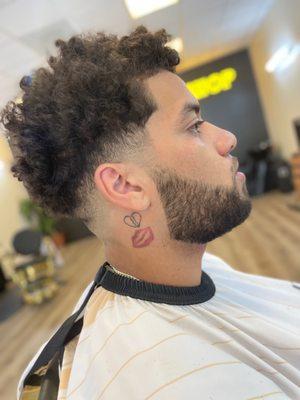 Low 00 fade w/ beard line up by Nico