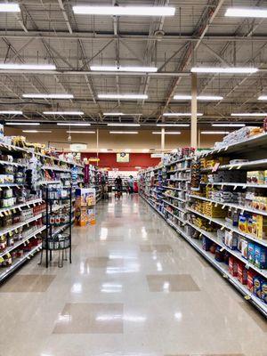 Hannaford Clifton Park NY. Clean and well kept.