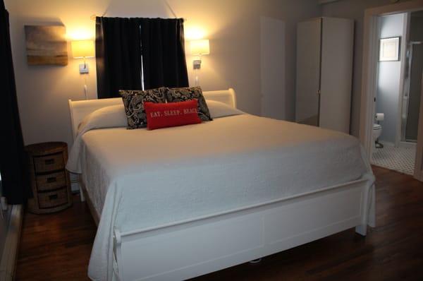 Premium room with king bed, private bath, jacuzzi tub, fireplace, HD TV with free movie channels