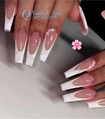 Q Nails & Spa