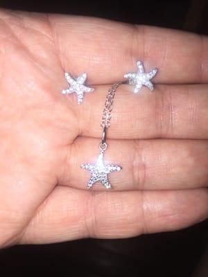 My starfish earrings and necklace.. The pic does it no justice though..