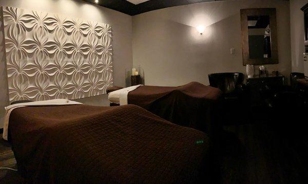 Grove Spa offers couples massages!