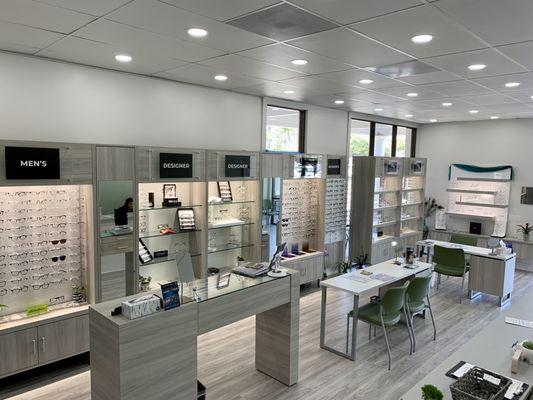 Frame selection and contact lens fitting / consultation desks.