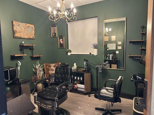 Picture of the entire salon including barber chair.