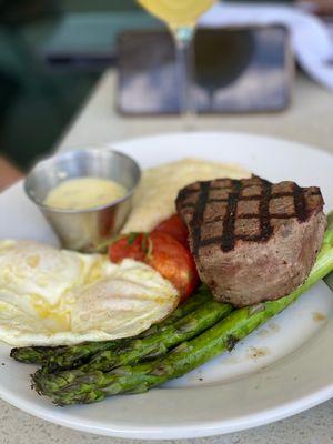 Filet & Eggs