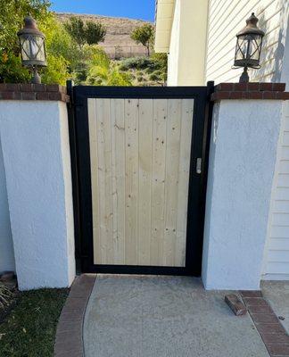 Cedar with steel black framed single gate