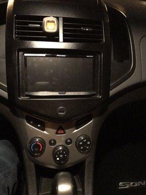 AMAZING HEAD UNIT. Looking like it was MEANT to be in there.