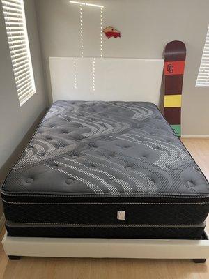 Black and White Queen Pillowtop mattress set