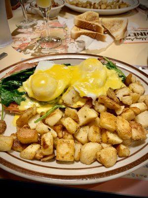 Eggs Florentine benedict