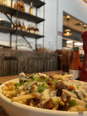 Short rib creole poutine