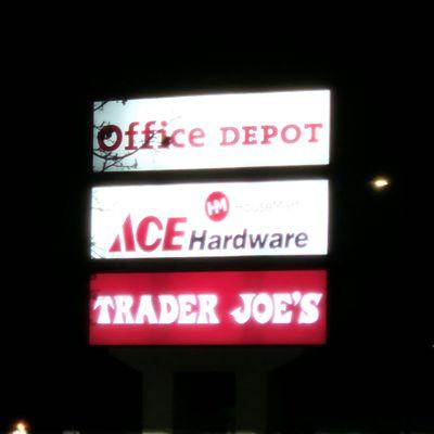 Trader Joe's clearly belongs on top of this street sign!