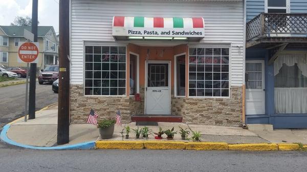 Tello's pizzeria & Restaurant