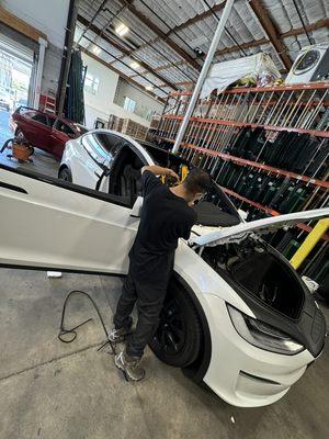 Tesla Model X windshield installation