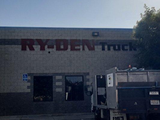 Ry-Den Truck Center