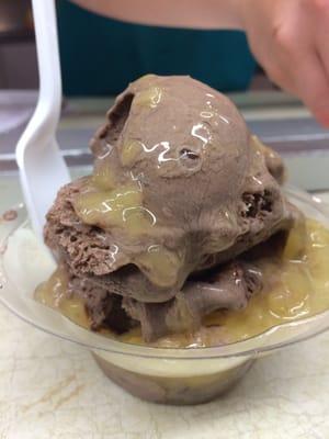 "Chocolate overload" (flavor) with pineapple sauce