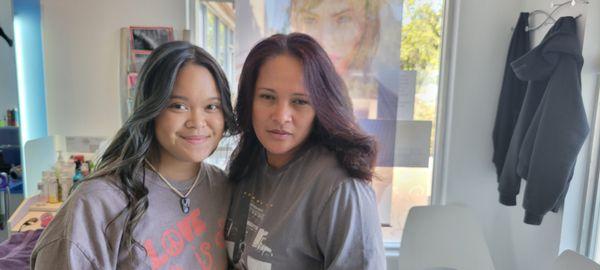 Mother & daughter
Color highlights by Muchael