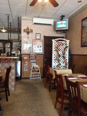 Front and interior of Tiny Thai on Main Street in Farmington