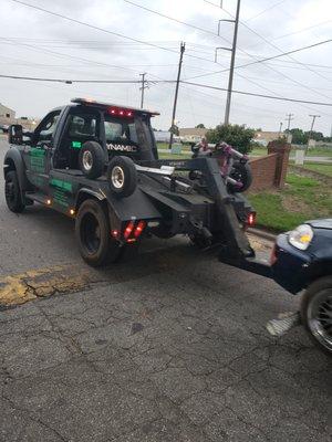 Another good day for aristocrat towing drivers they tow even if you have a parking pass! Hitting hard the Hispanic community in