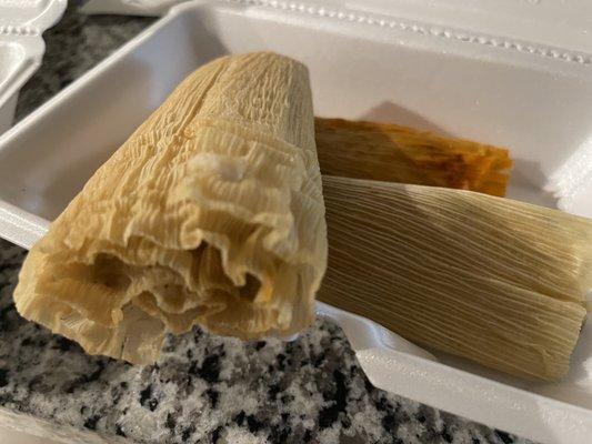 Tamal de pollo y carnitas