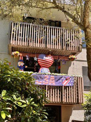 Fun balcony decor!