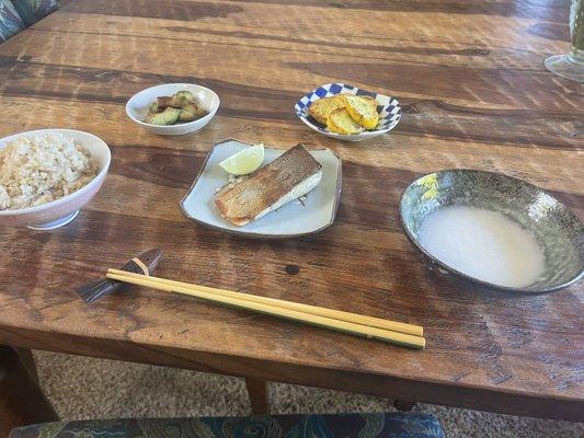 Traditional Japanese Style Lunch with

Grilled Salmon & Zucchini
Brown Rice
Pickles
Grated Mountain Yam