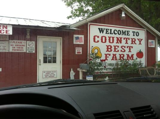 Local Honey, Homemade Pound Cake, Fresh vegetables. Friendly service. Right across from UPS.