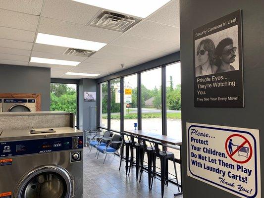 Laundry Today, Gulf Park Plaza, Ocean Springs, Mississippi