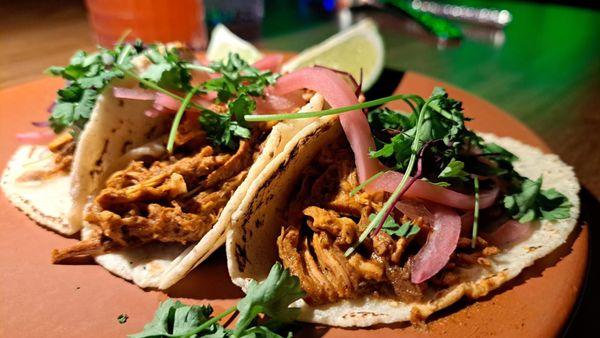 Tacos de pollo pibil