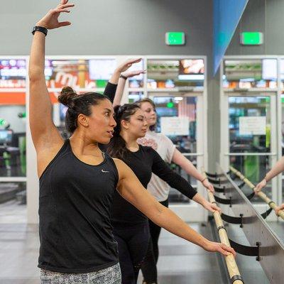 Group barre class at MUV Fitness Troutdale