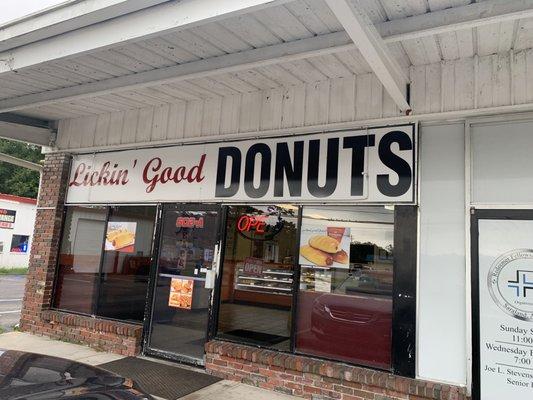 Front of establishment with two small booths inside. More of a grab and go.