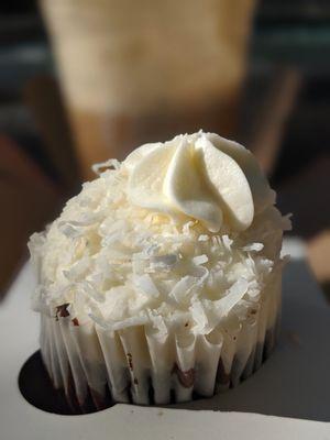 Snowball cupcake