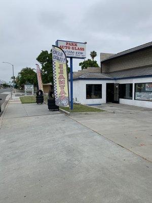 Very easy to drive past this shop. Quintero's shares a bay with the Auto Glass spot. Directly across the street from A-1 Self Storage.