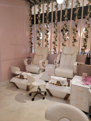 The massage pedi chairs behind a rose wall. Pretty for pictures and a marketable idea for the GrAm.