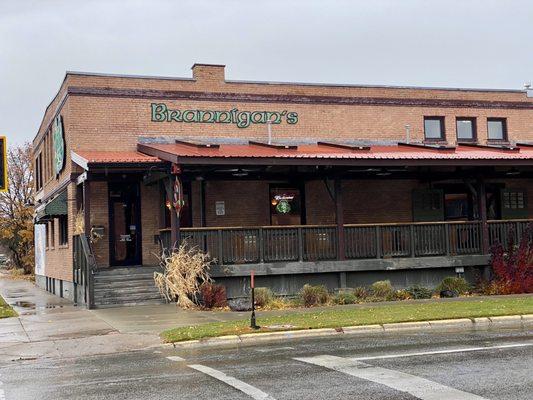 Front of Brannigans Restaurant.