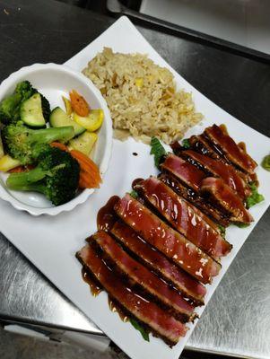 seared ahi tuna meal.
great sized portion and so delicious